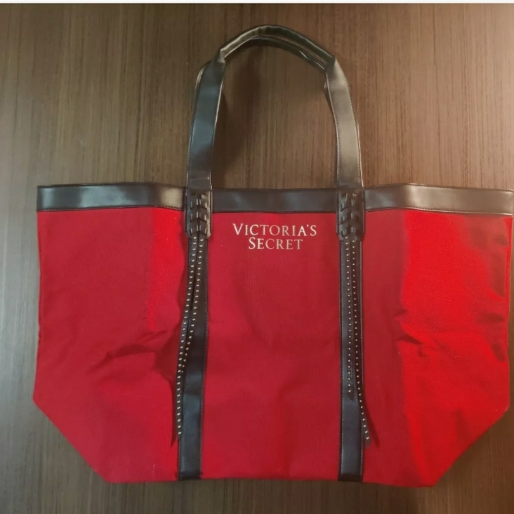 VICTORIA'S SECRET RED/BLACK STUDDED FRINGE  XL CHRISTMAS TOTE GETEAWAY BAG